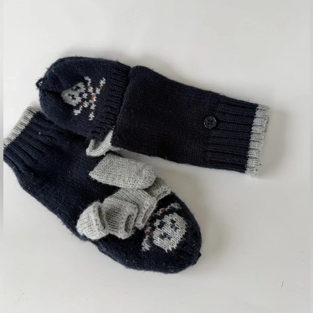 Zara knit fingerless gloves featuring a skull design